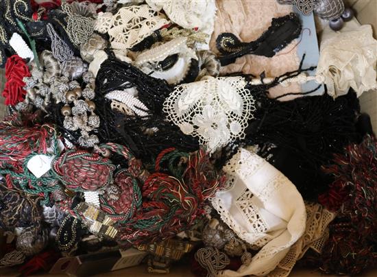 A quantity of mixed beadwork and lace
